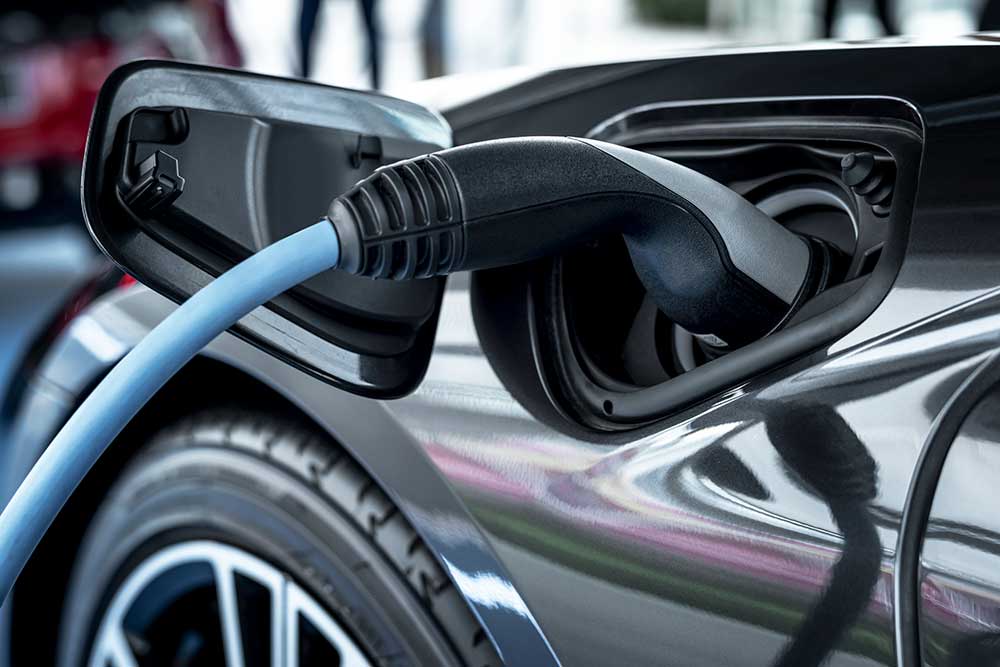 Külföldön vásárolt elektromos autó honosítása Magyarországon
