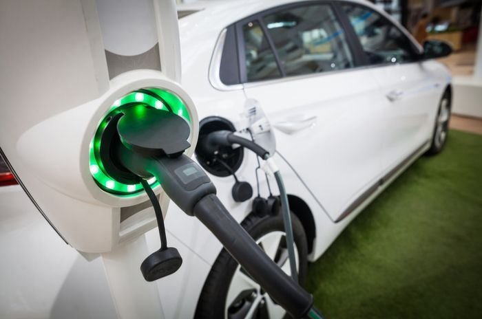 Külföldről behozott elektromos autó honosítása Magyarországon