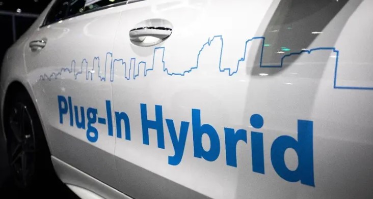 Plug-in hibrid honosítás - megszűnt a zöld rendszám kedvezménye